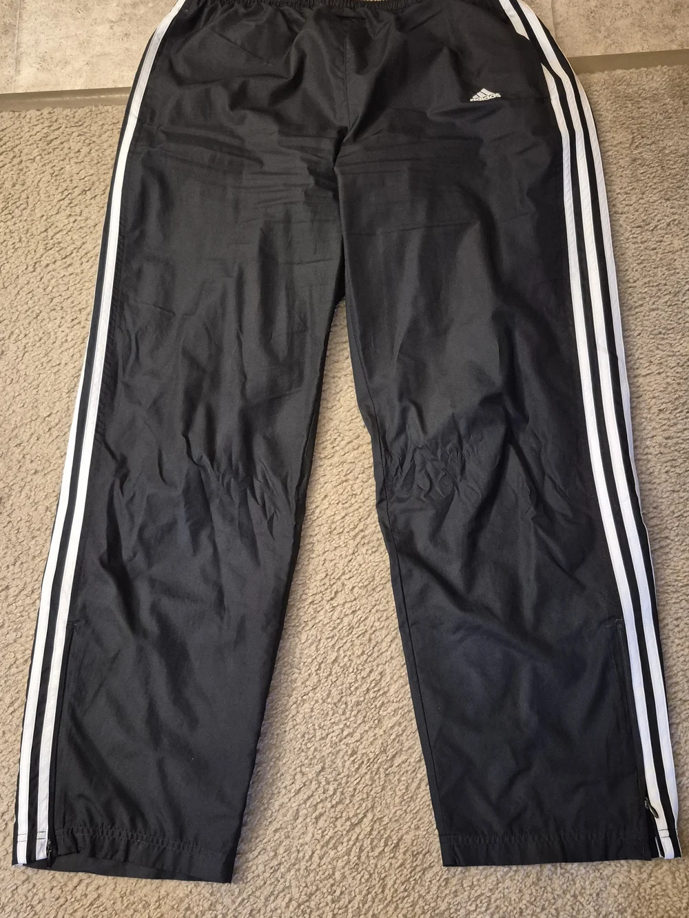 **JACKET IS MEDIUM. PANTS ARE LARGE**Adidas Black and White Two-Piece Tracksuit. - Picture 6 of 9